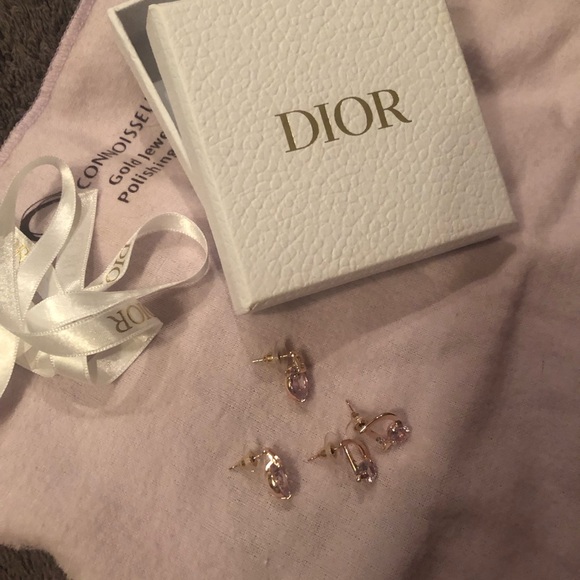 2 pair Vintage D Earrings - Picture 1 of 6